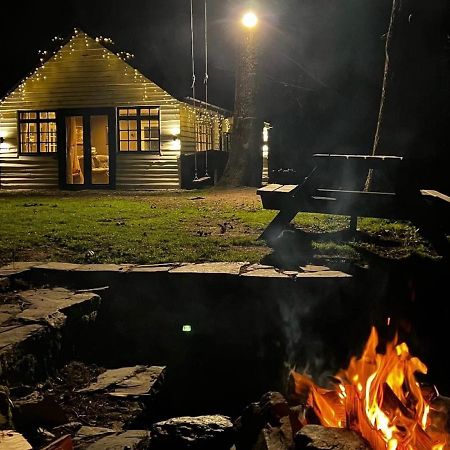 Cuckoo Cabin, Tyn Y Cwm Eglwys-Fach Eksteriør billede